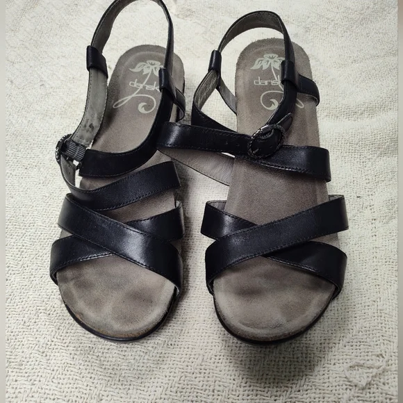 Dansko Black Strappy Sandals Versatile Comfort - Picture 1 of 8